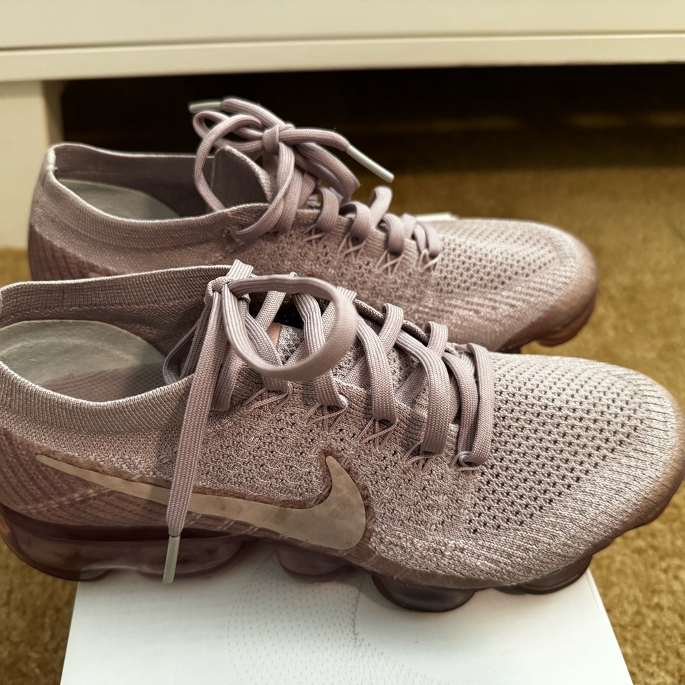 Nike Women's Mauve Sneakers